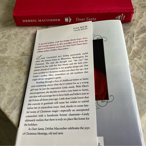 Colleen Hoover & Debbie Macomber BOOK BUNDLE OF 3 Books! Lots of reading! - Picture 7 of 8